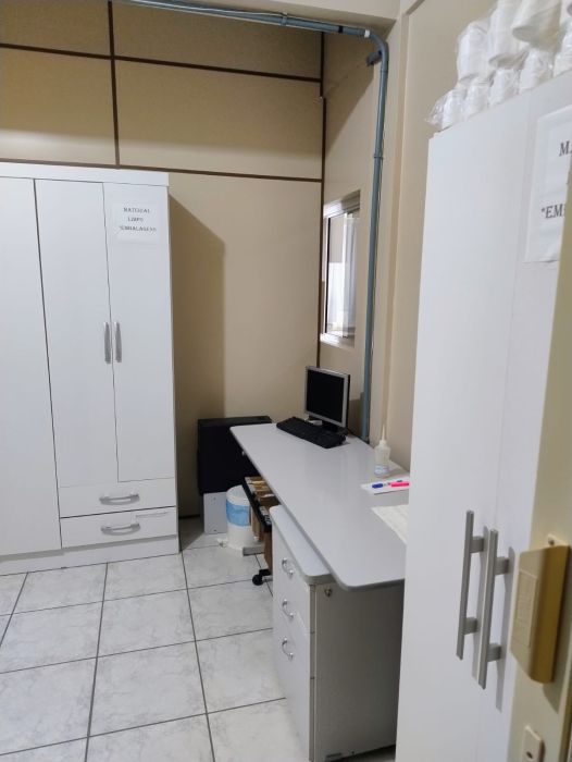 Laborat�rio para produ��o de semi-s�lidos ( parte dermatol�gica) e lavat�rios 2�piso