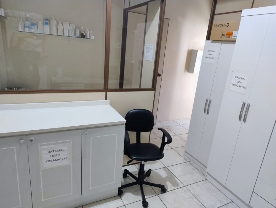 Laborat�rio para produ��o de semi-s�lidos ( parte dermatol�gica) e lavat�rios 2�piso