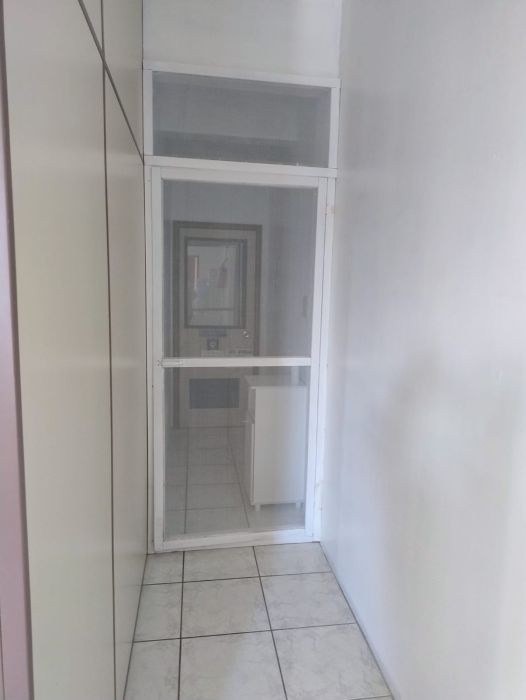 Laborat�rio para produ��o de semi-s�lidos ( parte dermatol�gica) e lavat�rios 2�piso