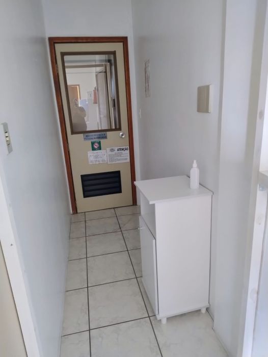 Entrada e Espa�o para confer�ncia/an�lise/equipamentos laborat�rio de Manipula��o 2�piso