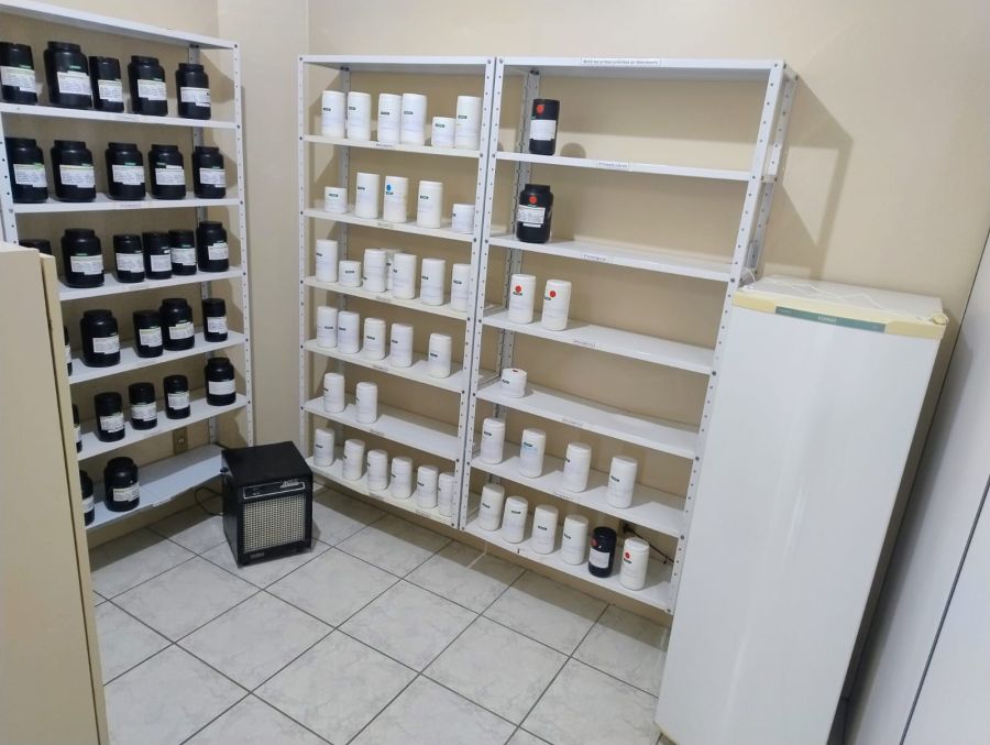 Laborat�rio para produ��o de s�lidos (c�psulas) e lavat�rios 2�piso