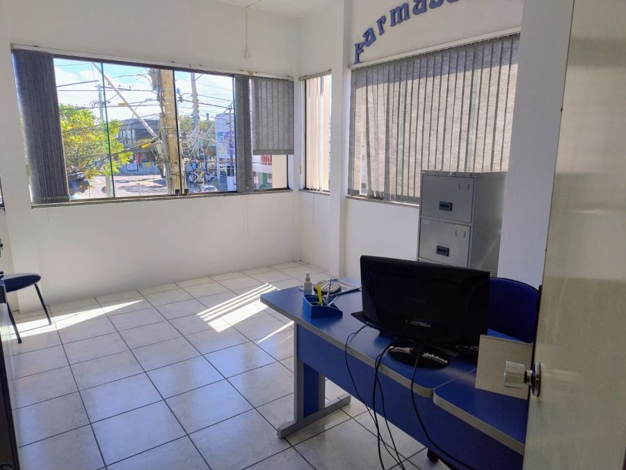 Entrada e Espa�o para confer�ncia/an�lise/equipamentos laborat�rio de Manipula��o 2�piso